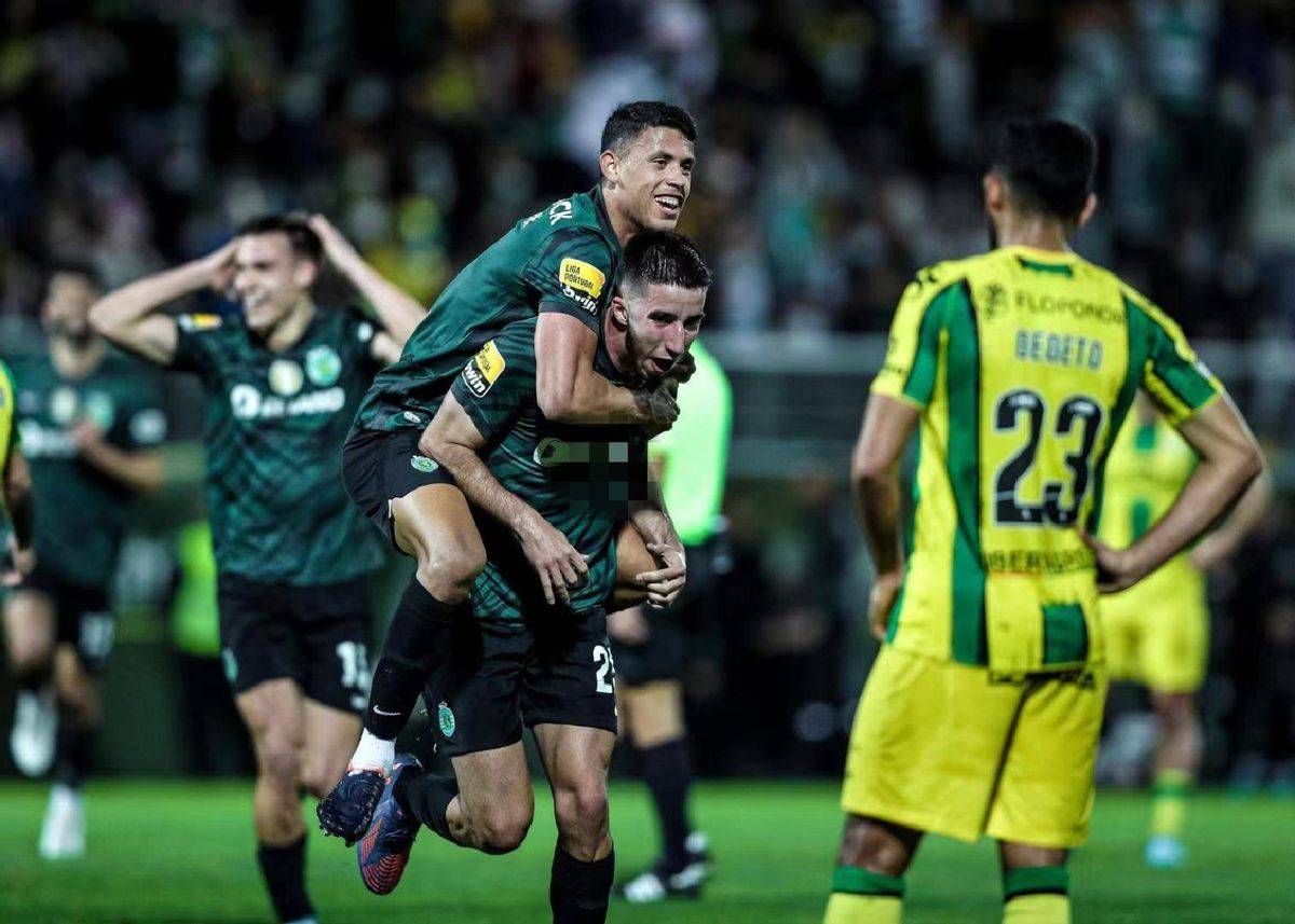 马德里竞技翻盘瓦伦西亚,范佩西完成帽子戏法 马德里竞技翻盘瓦伦西亚,范佩西完成帽子戏法