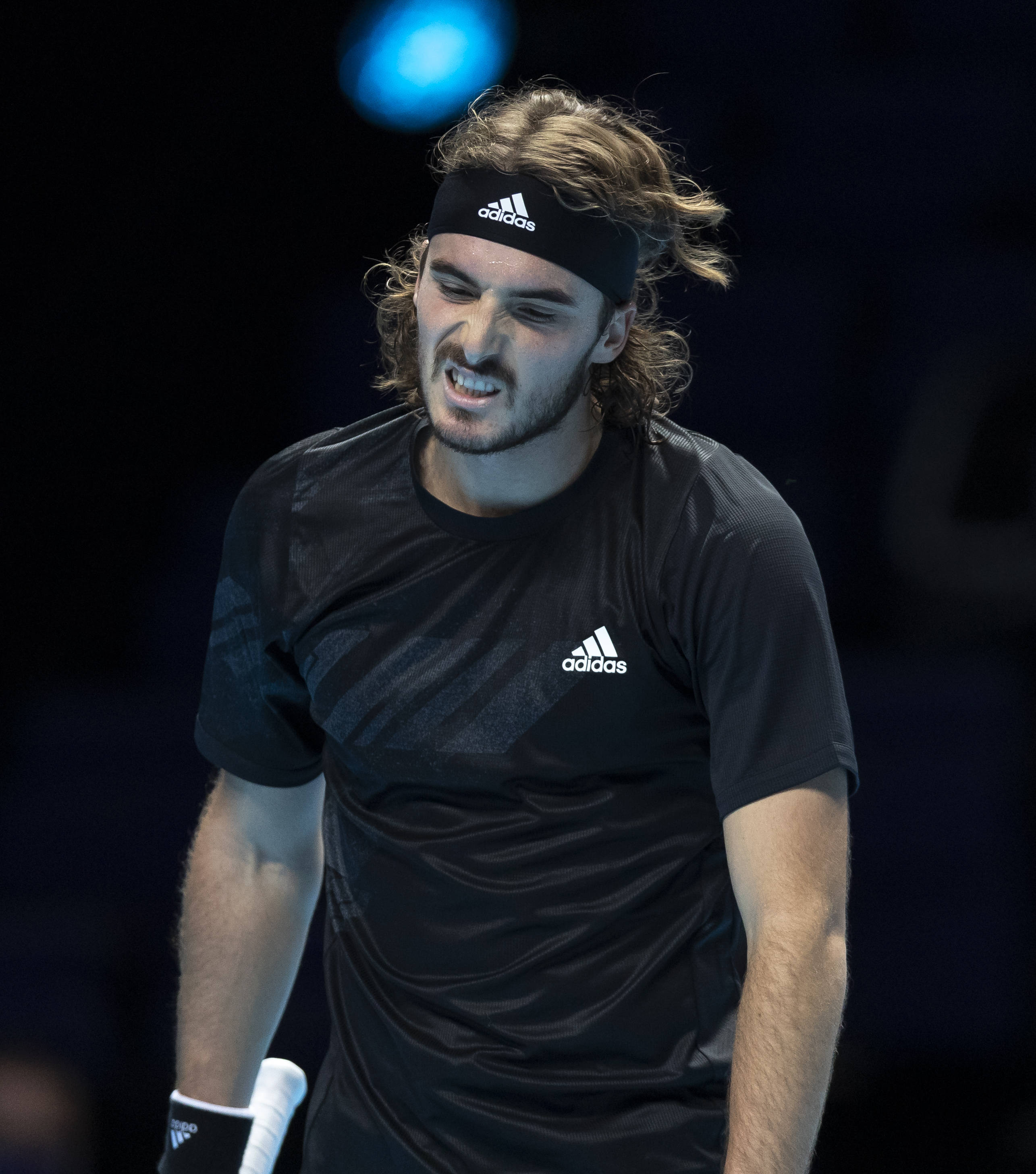 美国网球队险胜法国网球队,西西帕斯爆发神勇的简单介绍 美国网球队险胜法国网球队,西西帕斯爆发神勇的简单介绍