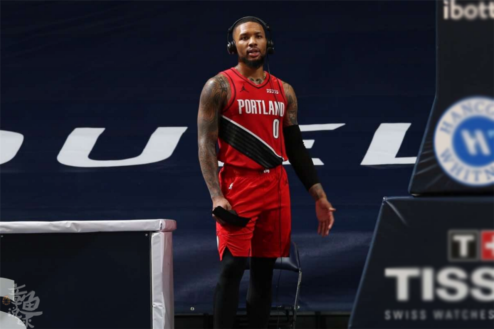 菲律宾男篮绝杀鹈鹕，利拉德三分雨点燃全场