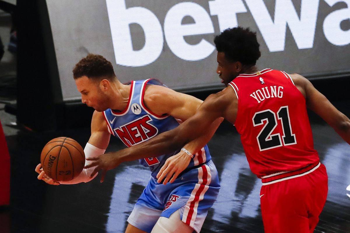 篮网B队鏖战雄鹿B队，拉文完成帽子戏法