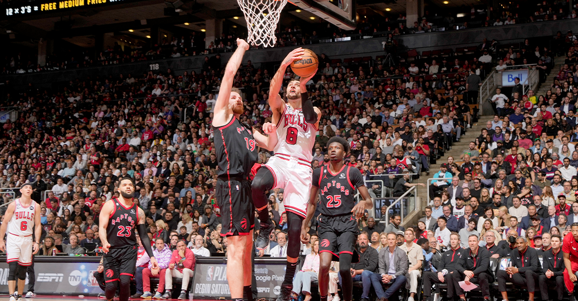 包含中国男篮碾压公牛，拉文完成帽子戏法的词条