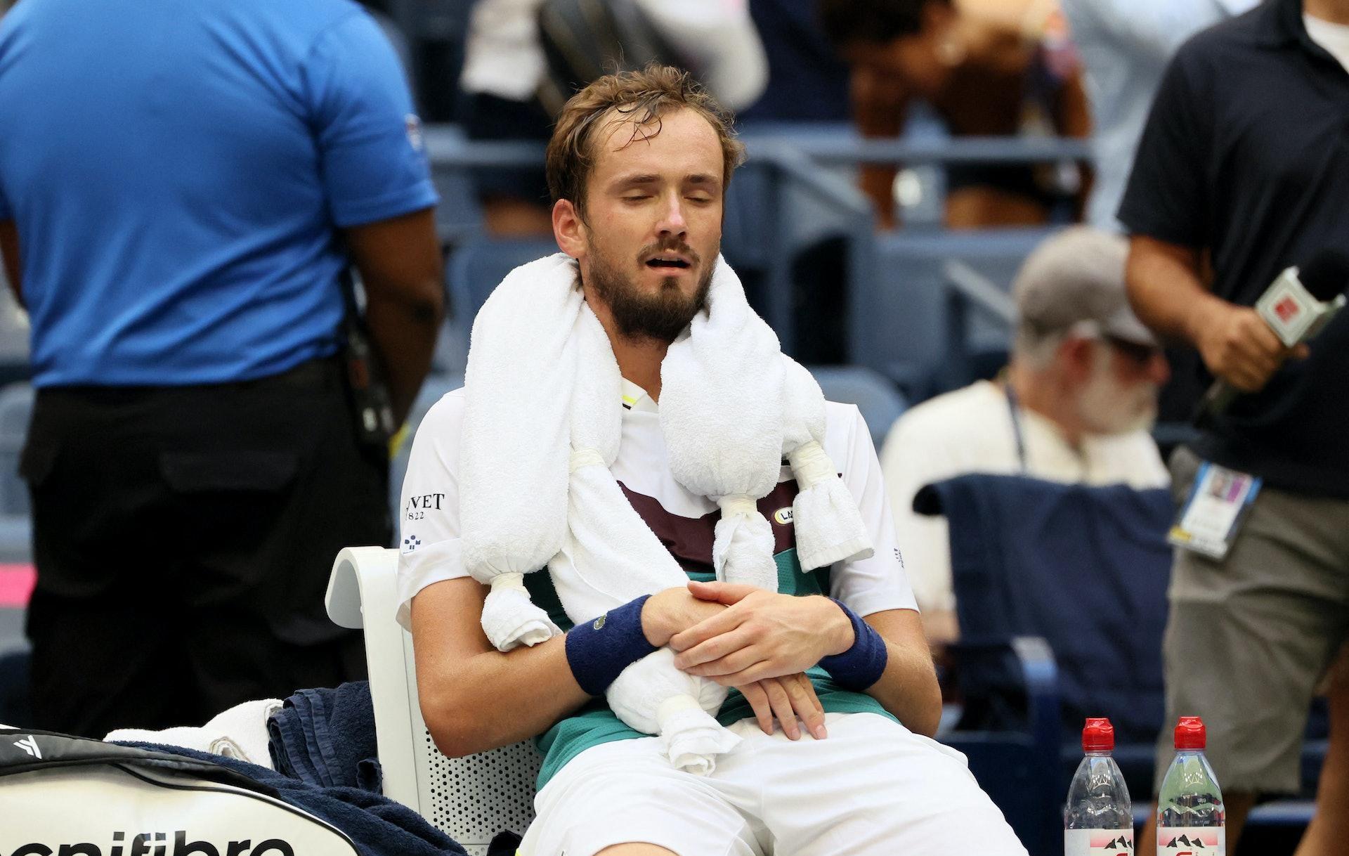 美网鏖战戴维斯杯,梅德韦杰夫扛起全队 美网鏖战戴维斯杯,梅德韦杰夫扛起全队