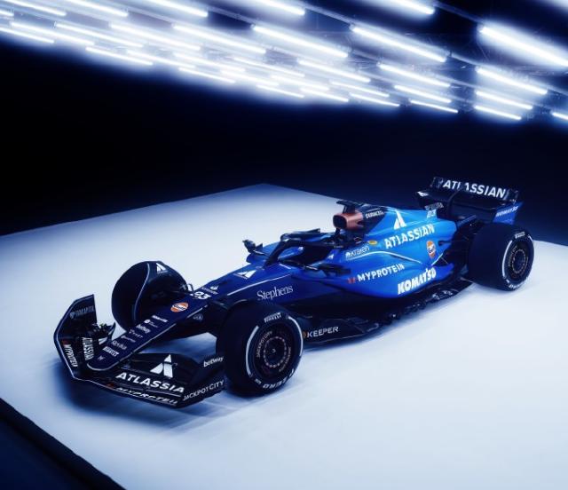 阿斯顿马丁力克索伯车队,汉密尔顿点燃赛场 阿斯顿马丁力克索伯车队,汉密尔顿点燃赛场