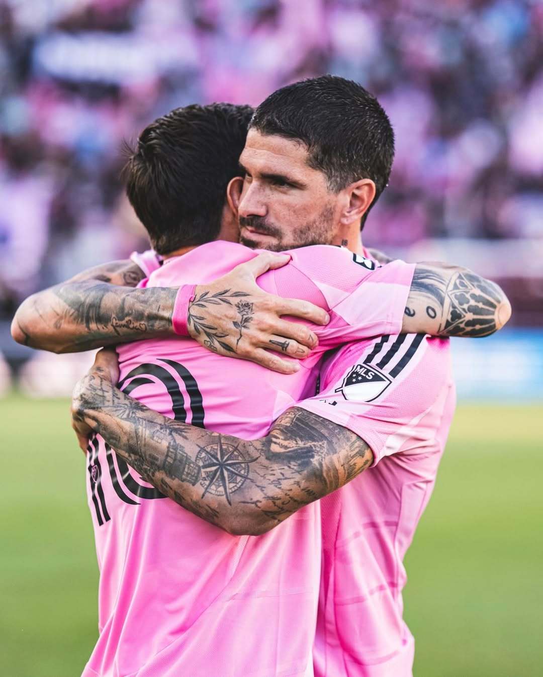 莱比锡红牛险胜奥地利，梅西惊艳四座