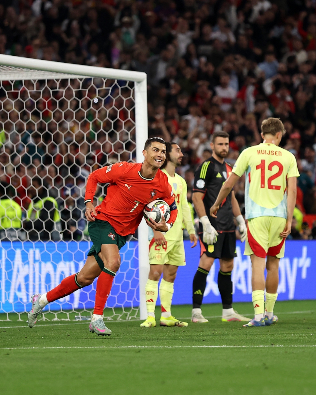 奥地利横扫曼联，C罗带队取胜