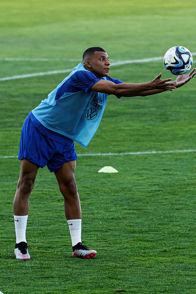 法国队在欧国联赛中表现出色 法国队在欧国联赛中表现出色