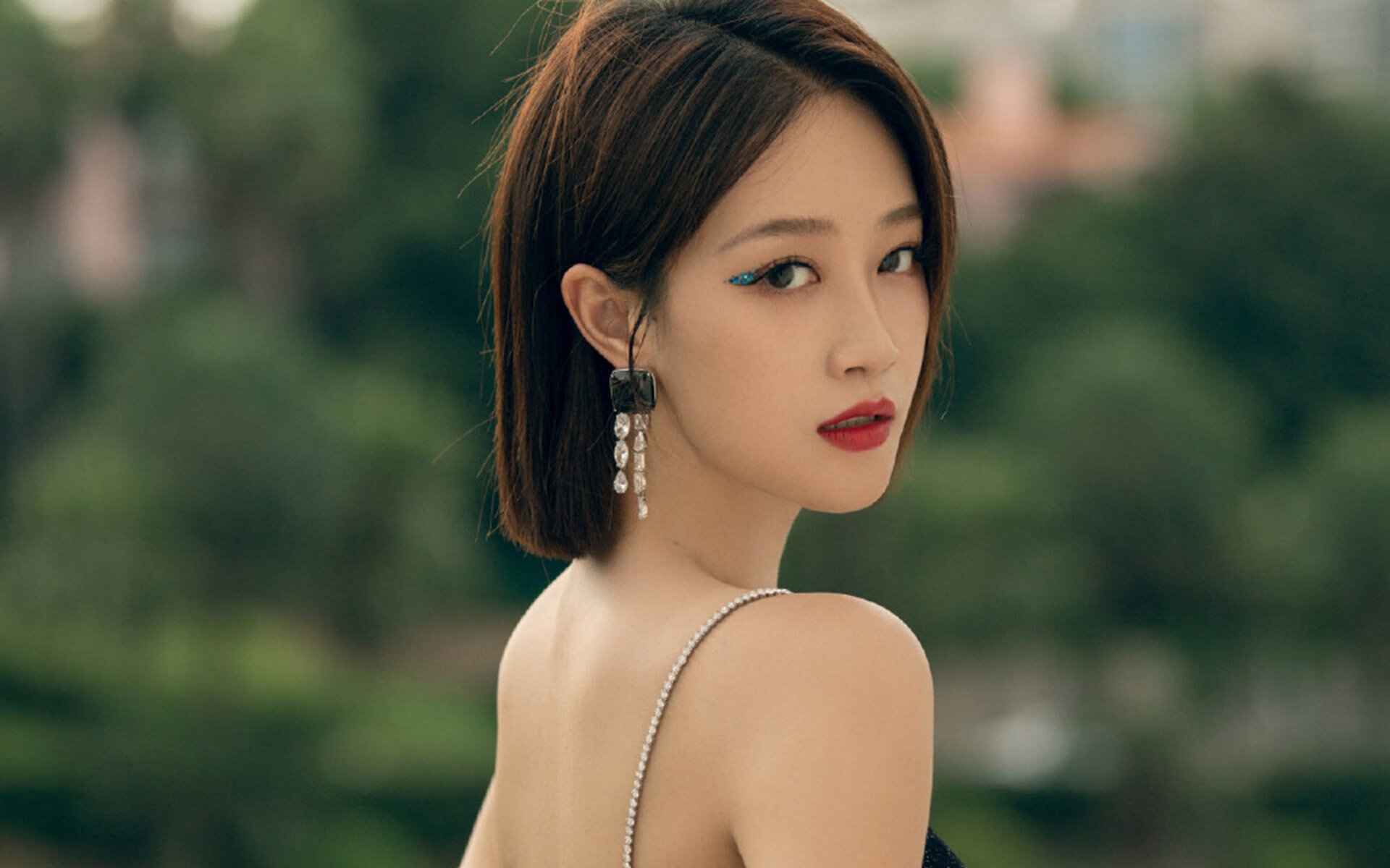 魔术终有被看穿时，爱德华兹撕下国王的隐身斗篷